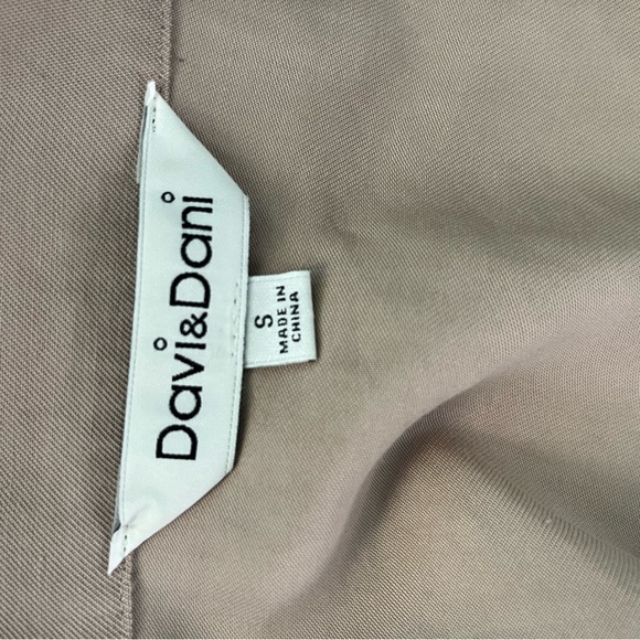 Davi & Dani Tan Double Breasted Blazer in Size Small a business essential - Picture 3 of 6